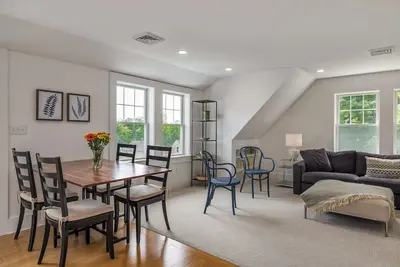 Image de Sail Loft Portsmouth - beautiful apartment near downtown.