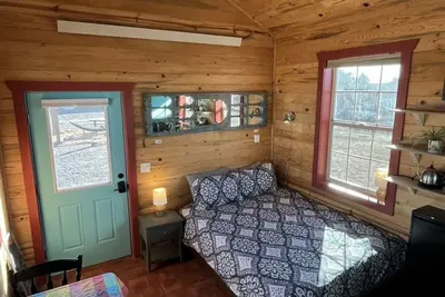 Image de The Turquoise Door at Triple View Tiny Houses