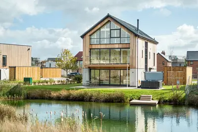 Image de Everdene (Oi14), Lakeside Property with Hot Tub at Silverlake, Dorset
