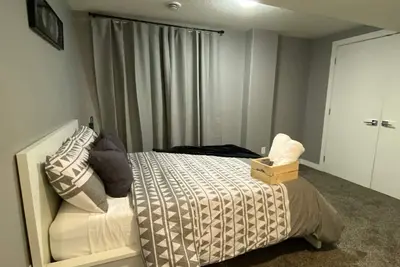 Image de Cozy Basement With Seperate Entrance, 1Bed, 1Bath, and 15 minutes to the Airport