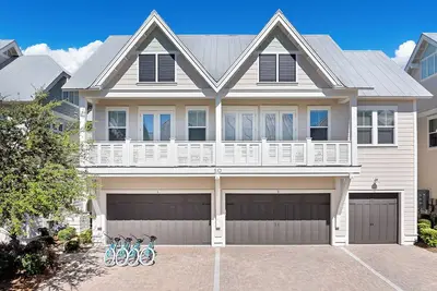 Image de Salt Water Serenity - 30a, Heated Pool, Fitness Center, Bikes Included!
