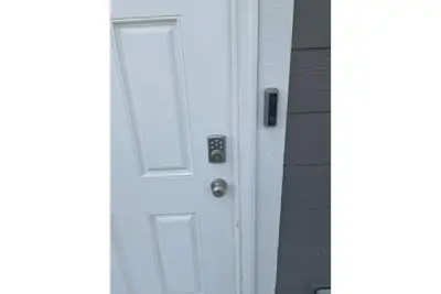 Image de Modern home 10 minutes from Downtown and Airport