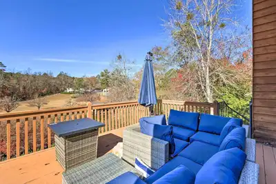 Image de Lakefront Macon Getaway w/ Stunning Boathouse