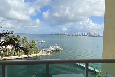 Image de Beautful Modern Condo Ocean View, 5minutes walk to beach