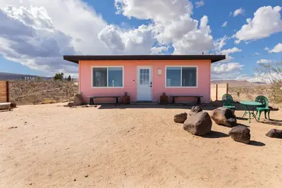 Image de Casa Flamingo | Cozy Cabin with Views | 5 Acres