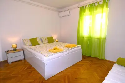 Chambre dans Lopar avec terrasse, Climatisation, Wifi (3719-3)