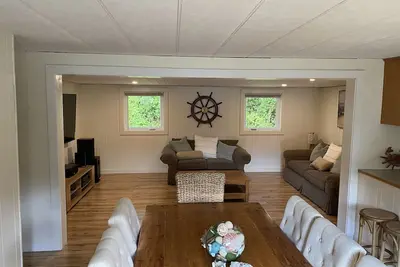 Image de Bright & Beachy 3 Bedroom Home in Quiet Beach Town, sleeps 10+