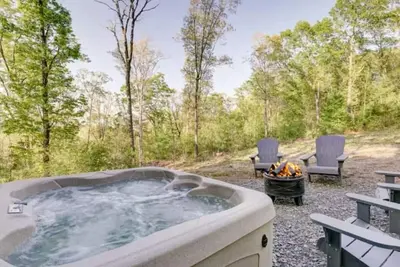 Image de Hot Tub - Mountain View - Fire Pit - Gas Grill - Comfy Beds - Pet Friendly
