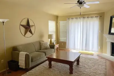 Image de Beautiful 3-bedroom, 2-bath residential home