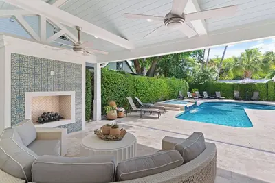 Image de The Southern Whippoorwill on East Beach with Pool, sleeps 10