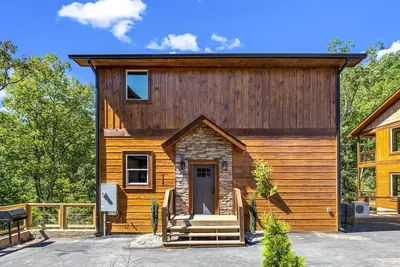 Image de Cozy and luxurious, conveniently located between Pigeon Forge and Gatlinburg!