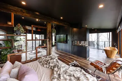 Image de Sleep on top of the world. One of our very best villas.