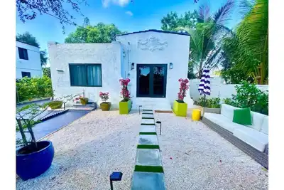 Serendipity Miami - 3 Bedroom 2 Bathrooms Modern Home.