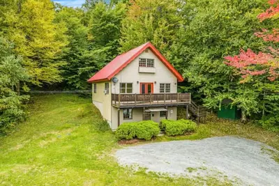 Large Ski Chalet minutes from Smuggler's Notch!