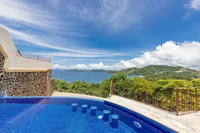 Image de Amazing views of the Pacific from your private infinity pool to Beach