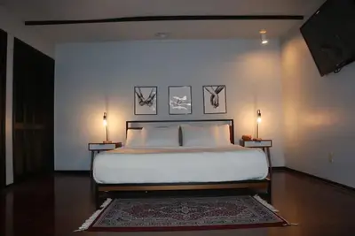 Image de Hot Tub, Workspace, Clean, Family & Pet Friendly