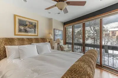 Image de Upscale couple`s getaway-RiverViews-Hot Tub-Pool