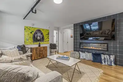 Image de Brand New 15 ppl unit in Camore, w/ Mountain View