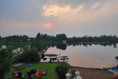 Image de Magnifique bord de l'eau avec plage et spa!