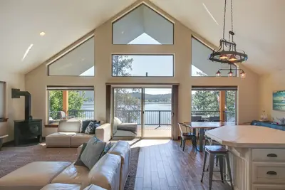 Image de Loon Lake Waterfront Retreat: 2 Decks & Dock!