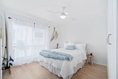 Image de 2b Alfred St Apt, Walk to Beach!