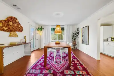 Image de Vineyard View Home with a Complimentary Wine Tasting