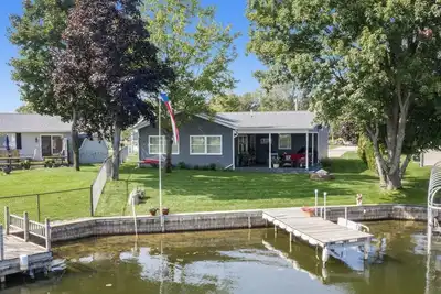 Image de *Hot Tub*Dock*Waterfront*Family Getaway* Updated Houghton Lake Home