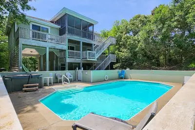 Image de 5 Br home on high dune lot in Southern Shores w/Private Pool, Hot Tub, and Dogs Allowed