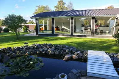 Image de The comfort of this cottage merges with nature