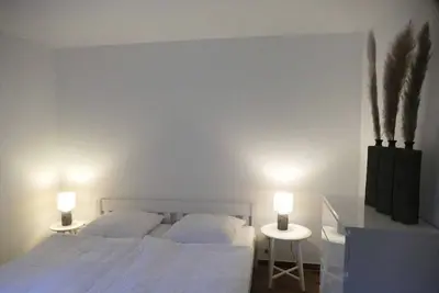 Image de Lichtdurchflutete Ferienwohnung mit WohnkĂĽche