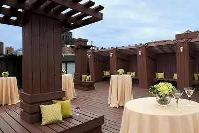 Image de Family Retreat! 2 Exquisite Units, Bar/Lounge, Near Sony Imax Theatre