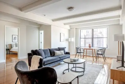 Image de Chic Midtown East 2br w\/ Elevator & Doorman, nr East River, by Blueground