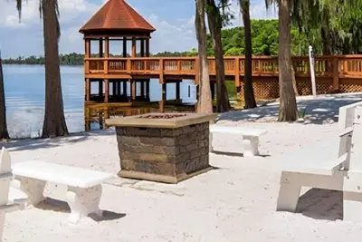 Image de Grand Beach 1 Bedroom · Central Florida, One Bedroom Suite!