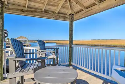 Image de Stunning Surf City Home on Canal w/ Game Room!