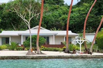 Image de Moso Island Luxury Retreat is a private house right on the beach.
