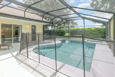 Image de Close to Shops, Theme Parks & Restaurants with Pool, Spa & Games Room (16026)