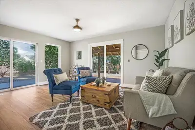 Image de Book now for summer 2025 specials! Fire-pit, garage games, wine country relaxing