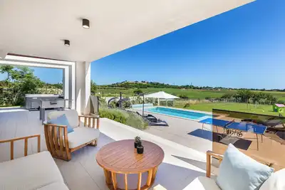 Villa Grofica - new house, whirlpool, heated pool, playground, near beaches. . .