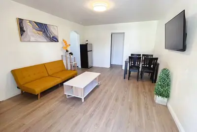 Image de Remodeled 2b1b w\/ Free Parking (Prime Location)