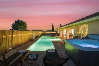 Image de Modern 4br Jt Oasis w/ Heated Pool & Hot Tub