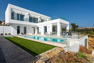 Image de luxurious villa Moga overlooking the sea and Gibraltar