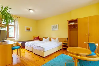 Image de Double room with shared bathroom 1 - Youth guest house