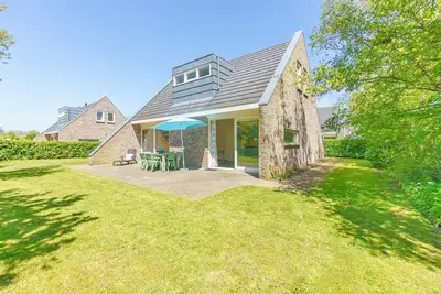 Image de Modern holiday home with a large garden. Near the beach