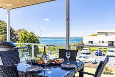 Image de Portofino, 2, 7 Laman St - Beautifully styled unit on first floor with stunning views, Air con, Wi-Fi and close to town