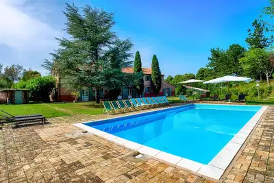 Grande maison de campagne avec piscine et court de tennis privés, 12 hectares
