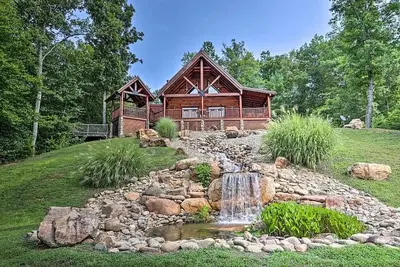 Image de Gorgeous custom built 2 bed 2. 5 bath  breathtaking mountain views and waterfall