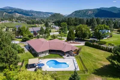 Image de Ski Hill Getaway - Entertaining Year-Round