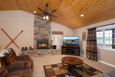 Image de Spa & Game Room - Family-Friendly Big Bear Retreat
