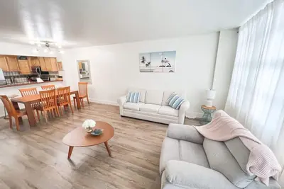 Image de Lovely 1 Bedroom Condo with Ocean View Balcony