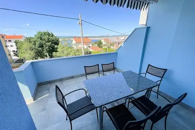 Image de Modern two bedroom apartment in sunny seaside town